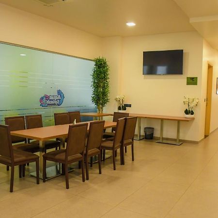 AQUA INN Hotel Kinshasa Buitenkant foto