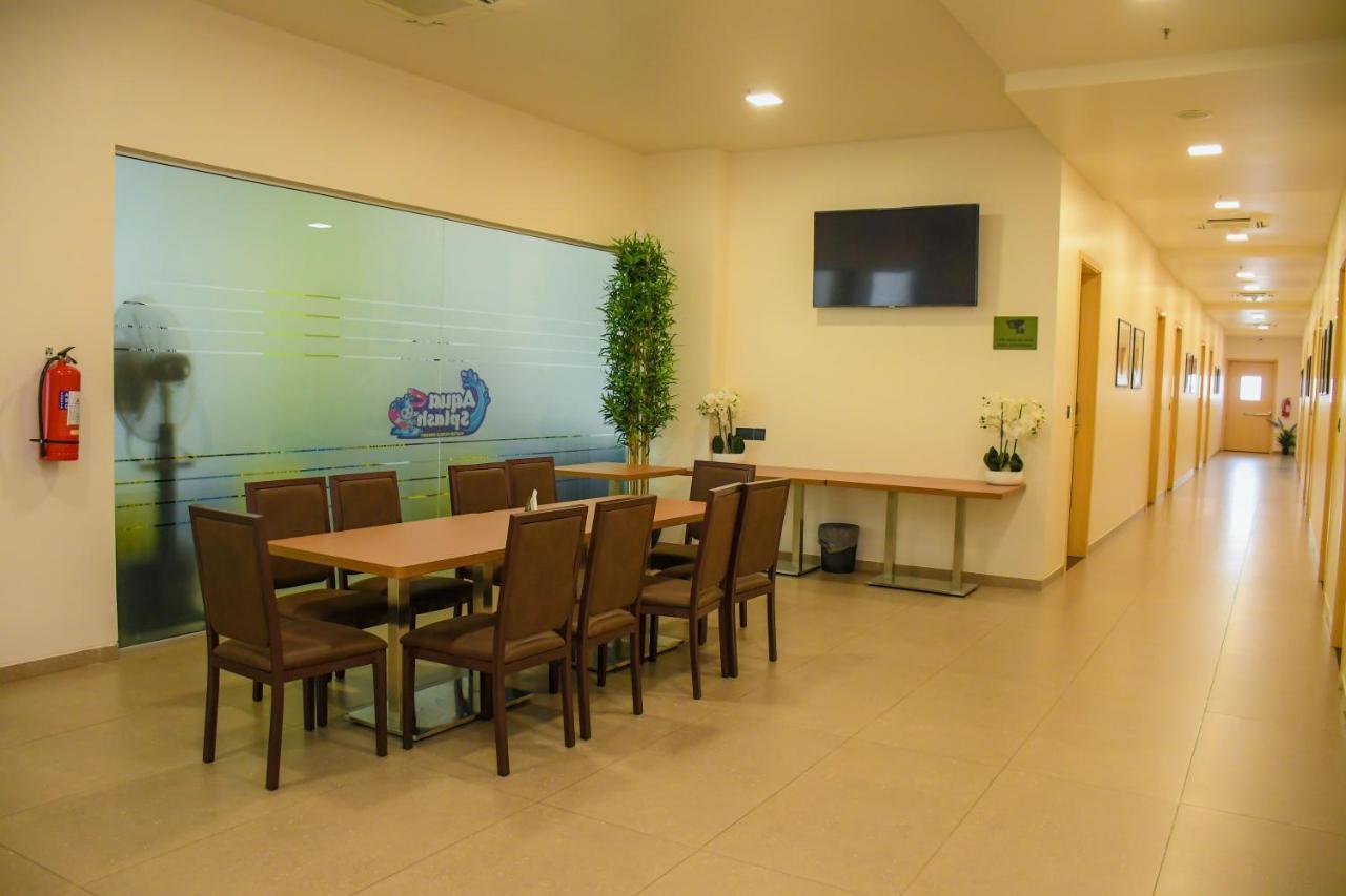 AQUA INN Hotel Kinshasa Buitenkant foto